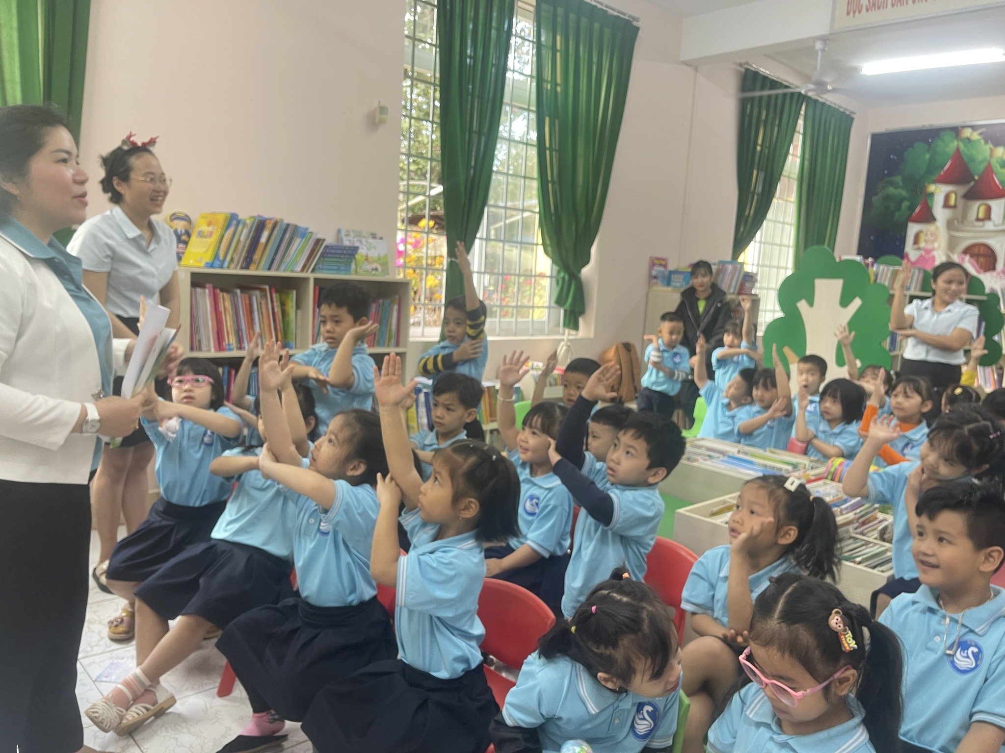 Một buổi hoạt động ngoại khóa của các cháu trường Mầm non Thiên Nga tại Thư viện tỉnh Đắk Lắk